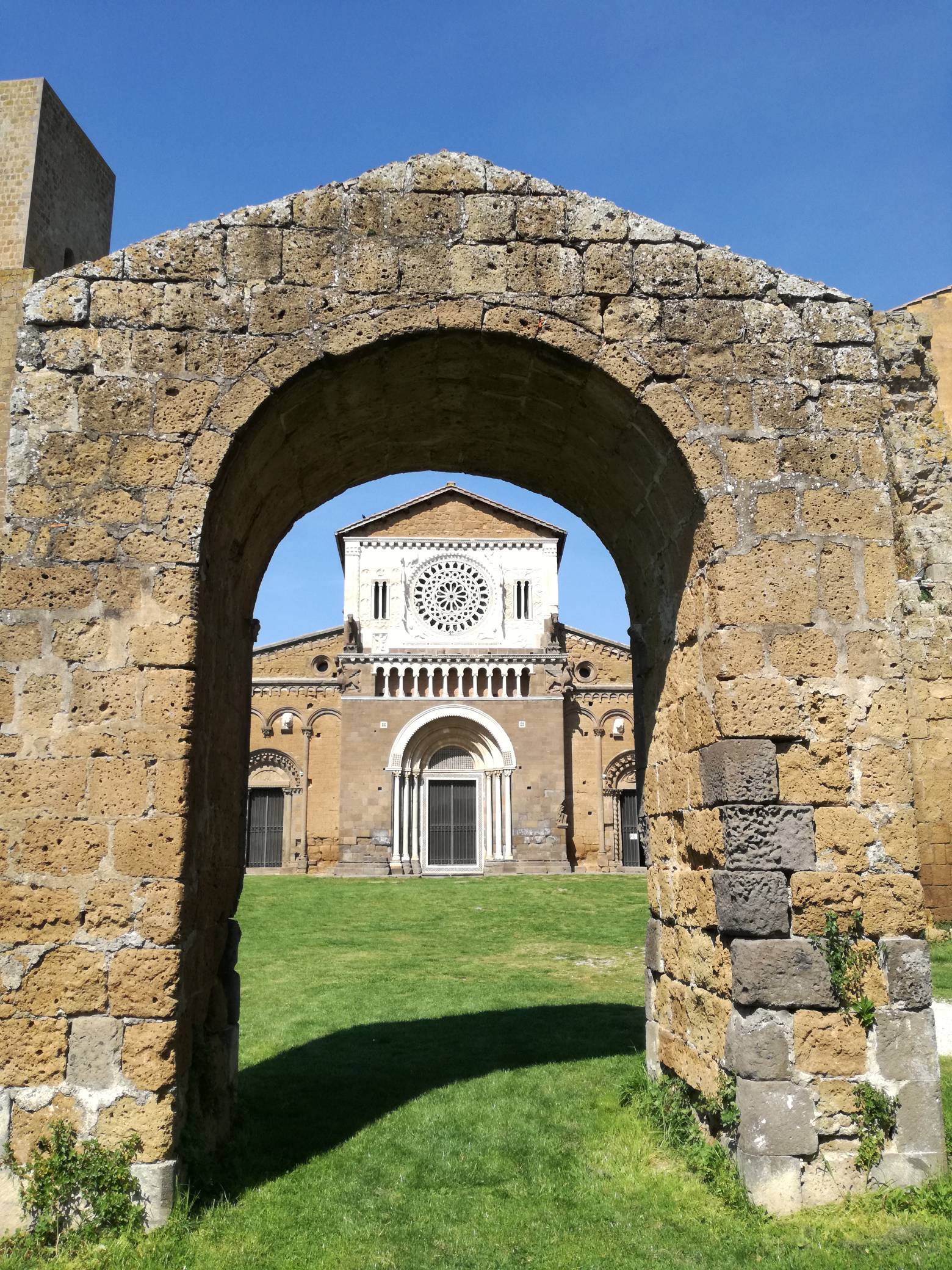 Le Basiliche in Tuscania