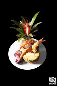 Gamberi rossi ai cereali, chutney di ananas e cipolla alla brace - Stefano Marzetti