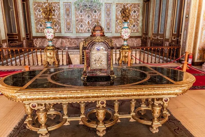 l-interno-opulento-del-palazzo-di-beylerbeyi-istanbul-il-nome-lord-dei-signori-si-trova-nel-quartier