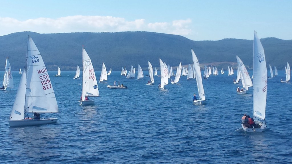 Secondo giorno di regata del World Master's cup 470 a bordo della Motonave Sabazia