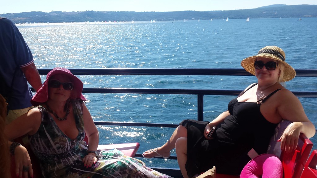 Secondo giorno di regata del World 2016 a bordo della Motonave Sabazia Cristiana Curri ed Irina blogger